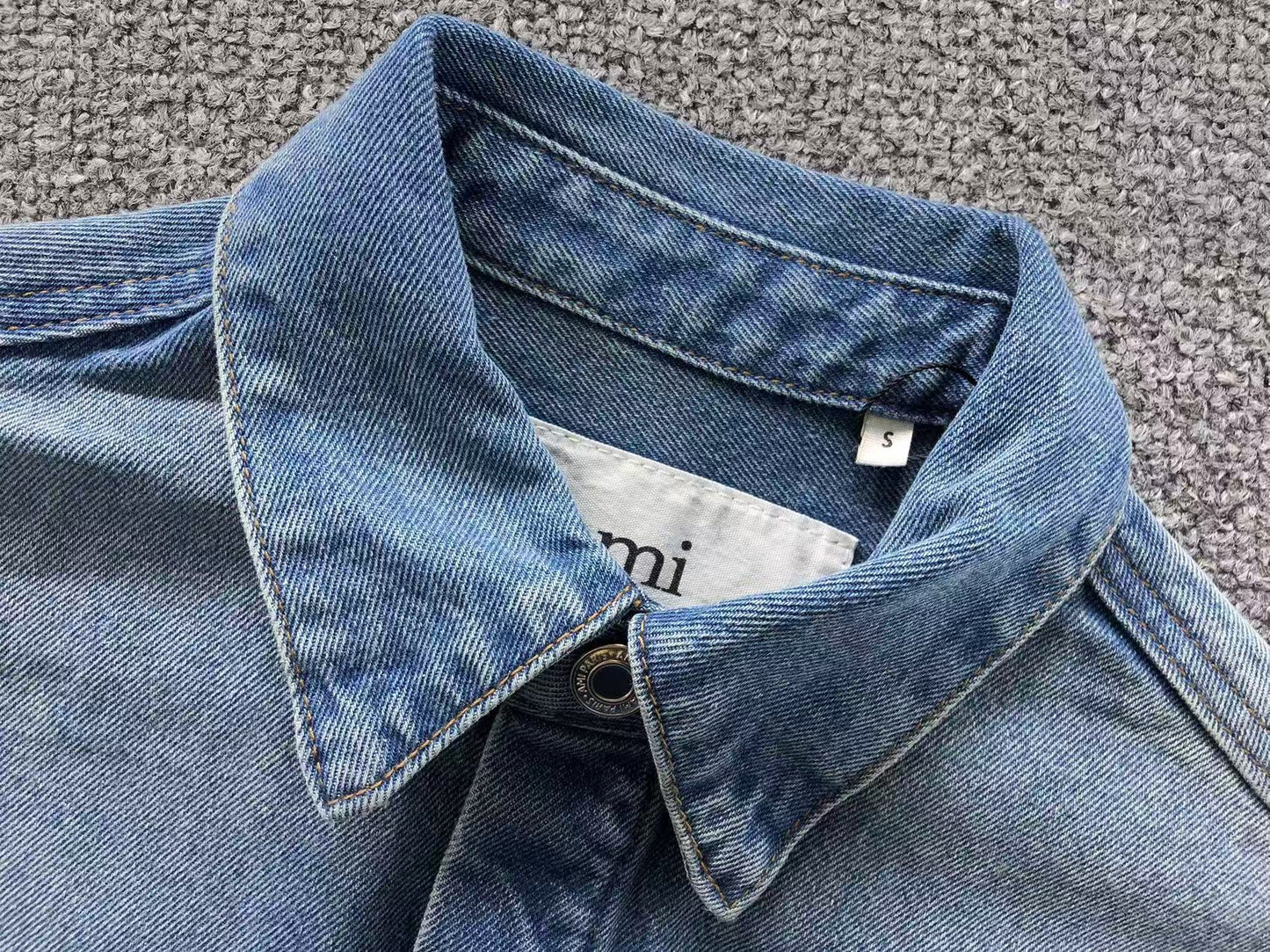 Camisa AMI Paris Washed Denim Heart Feminino