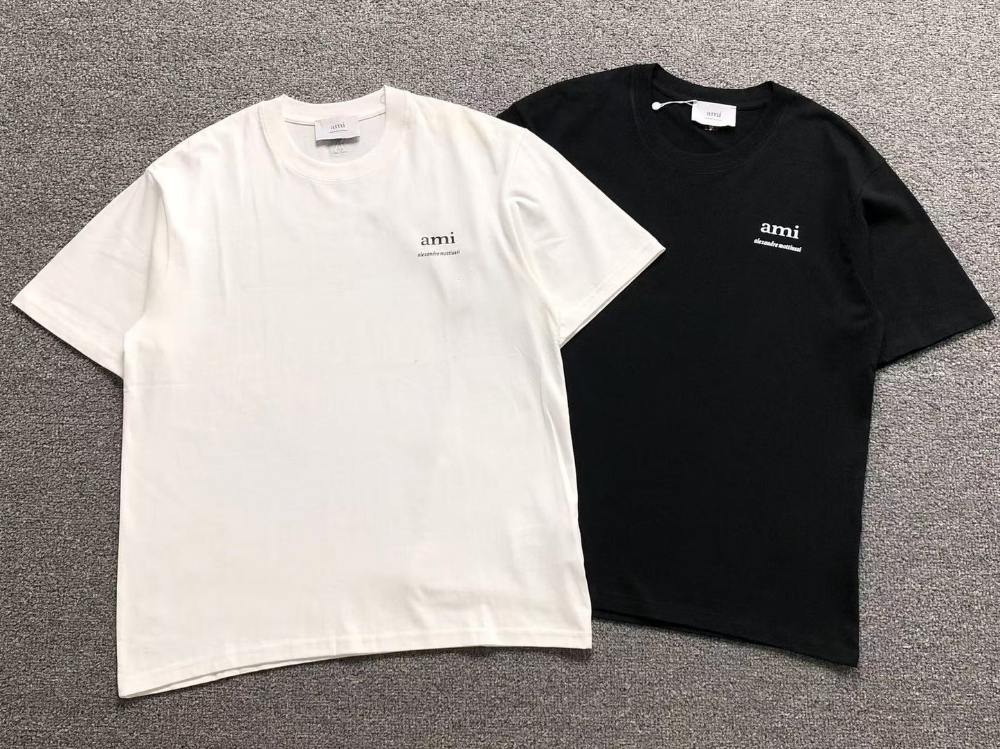 Camiseta AMI Paris Mini Signature Logo