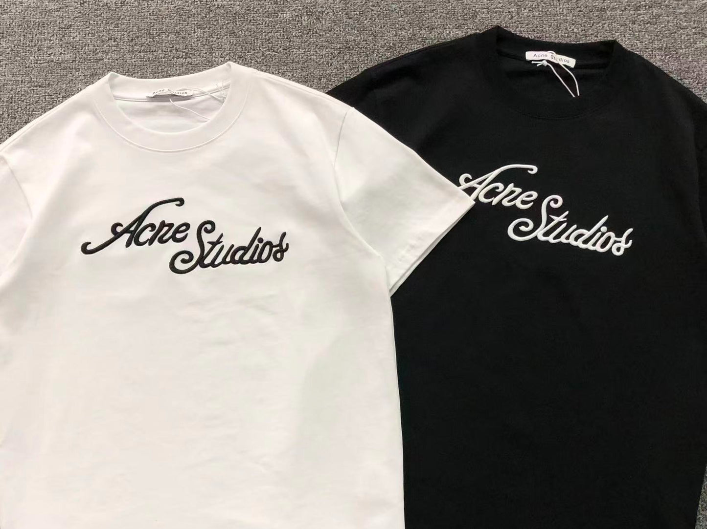 Camiseta Acne Studios Old English Logo Tee