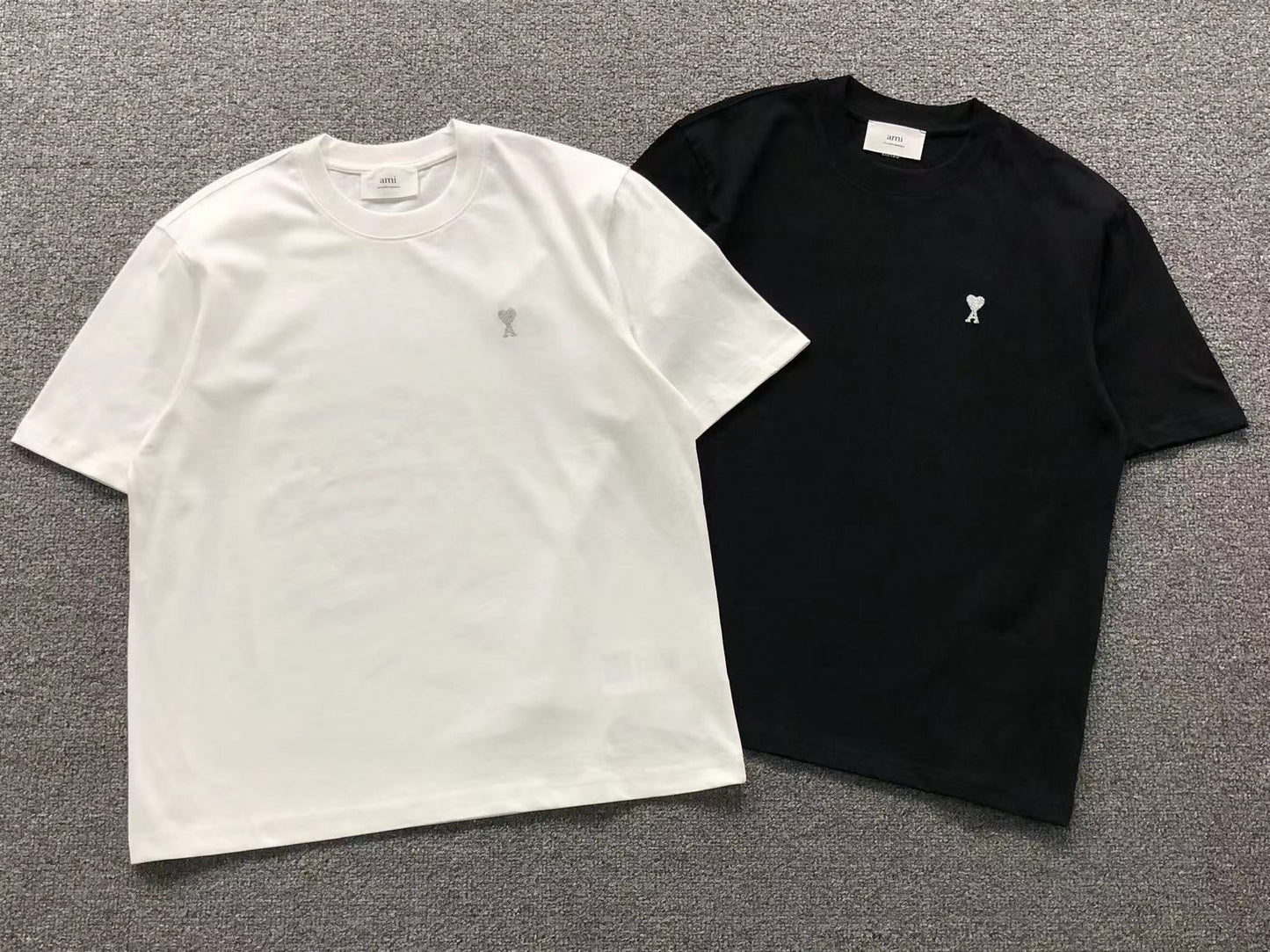 Camiseta AMI Paris Mini Heart Logo Classic