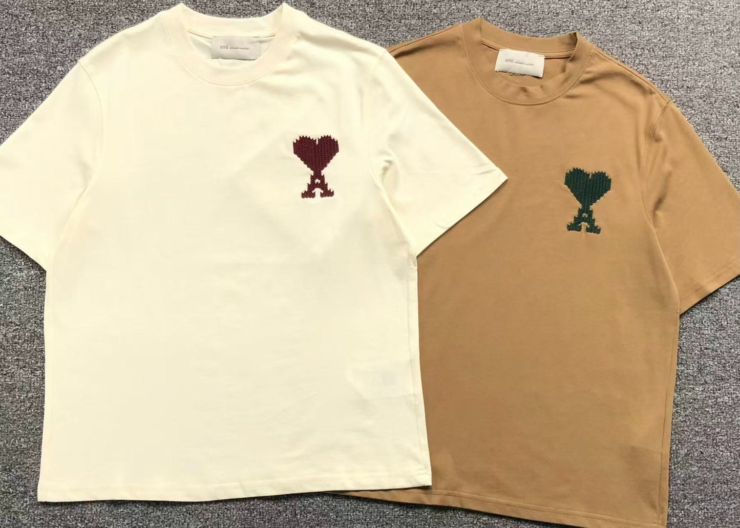 Camiseta AMI Paris Logo Coração Bordado
