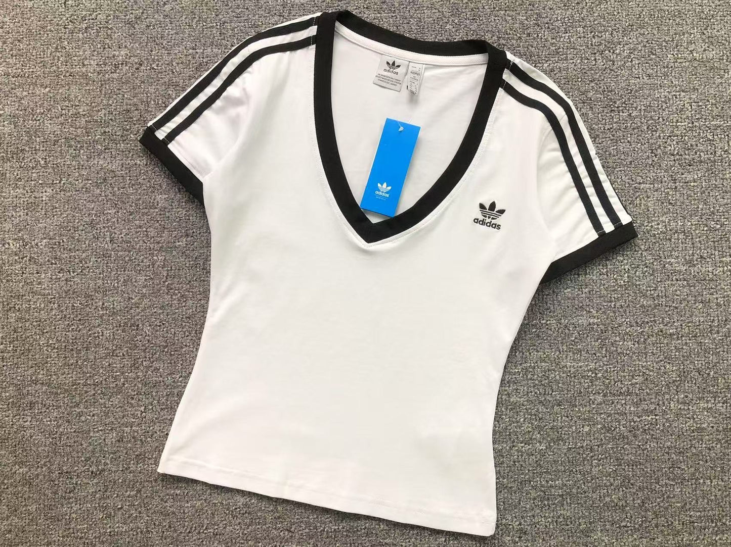Camiseta adidas Sport V-Neck Fit Tee