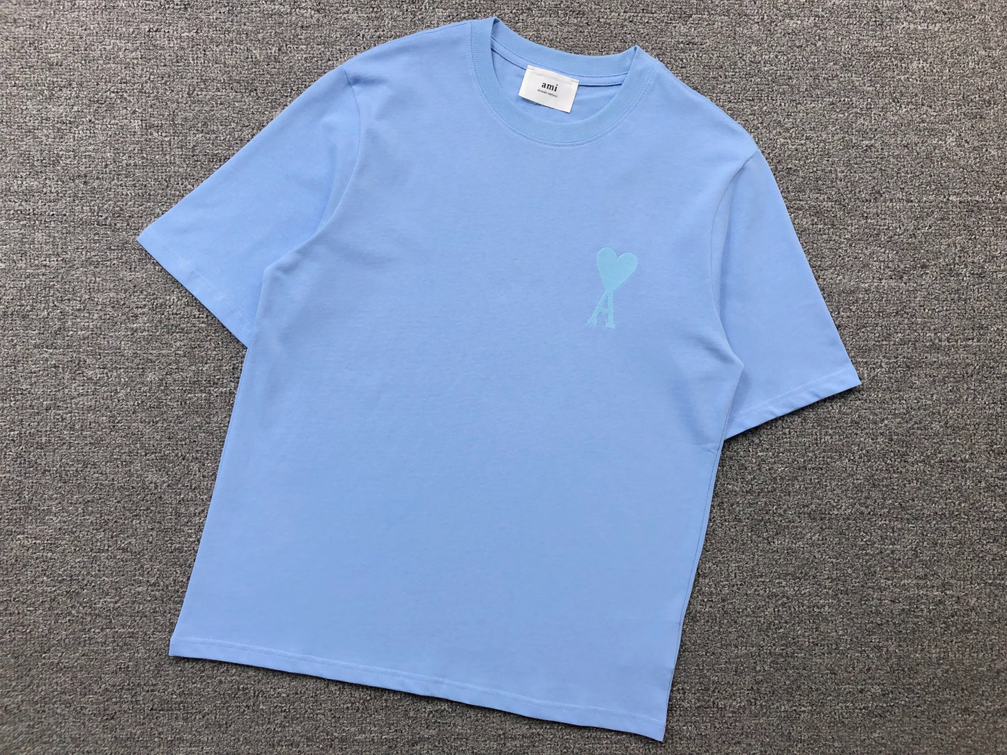 Camiseta AMI Paris Minimal Tonal Heart Logo