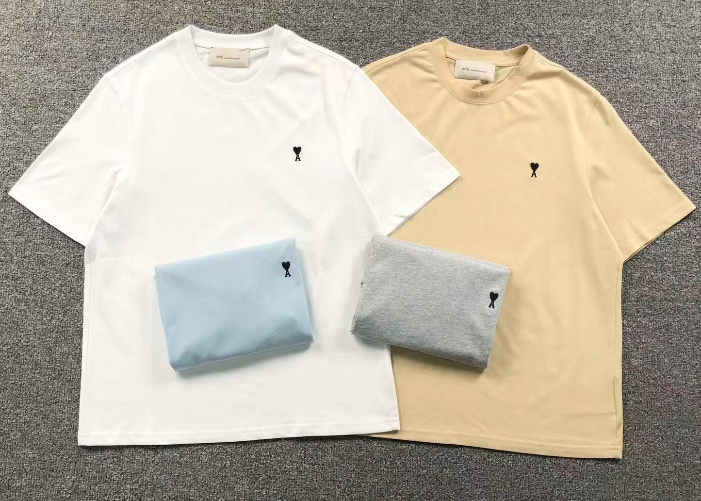 Camiseta AMI Paris Logo Coração Mini Bordado