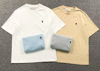 Camiseta AMI Paris Logo Coração Mini Bordado