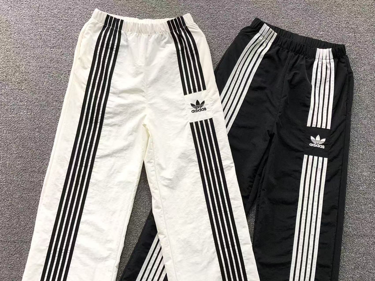 Calça Adidas Wide Track Stripes