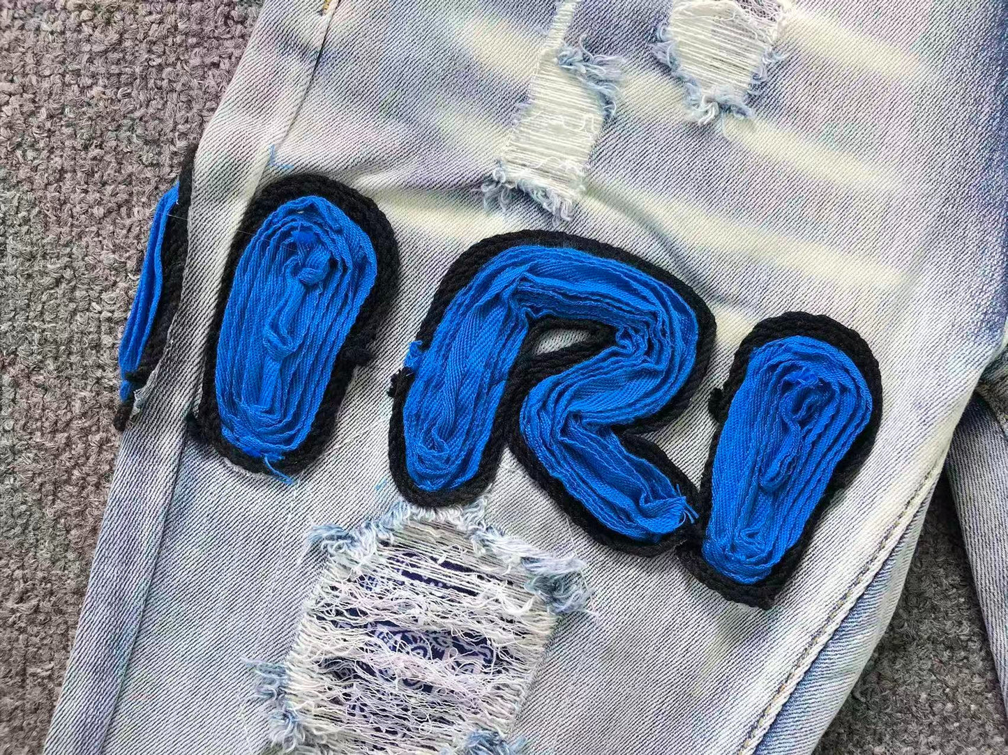 Calça AMIRI Ice Blue Patch Denim