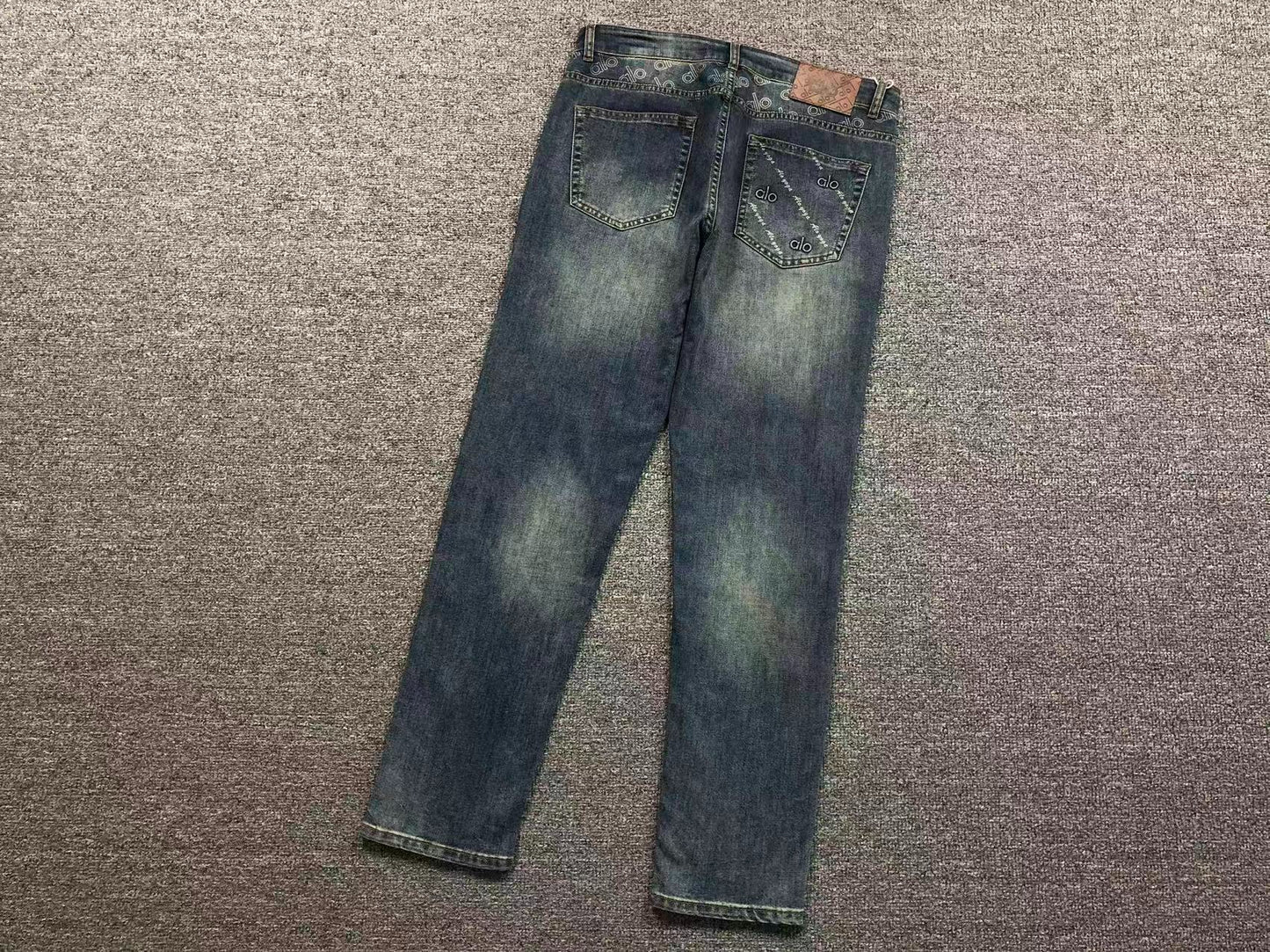 Calça ALO jeans reta azul estonado