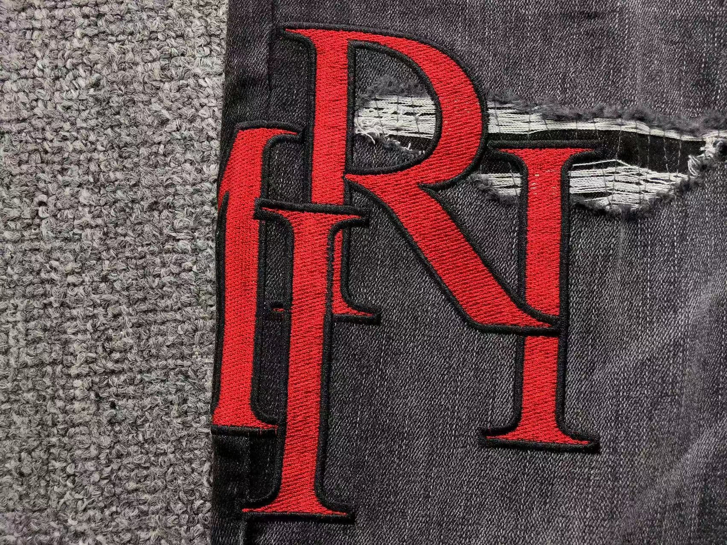 Calça AMIRI Red Logo Destroyed