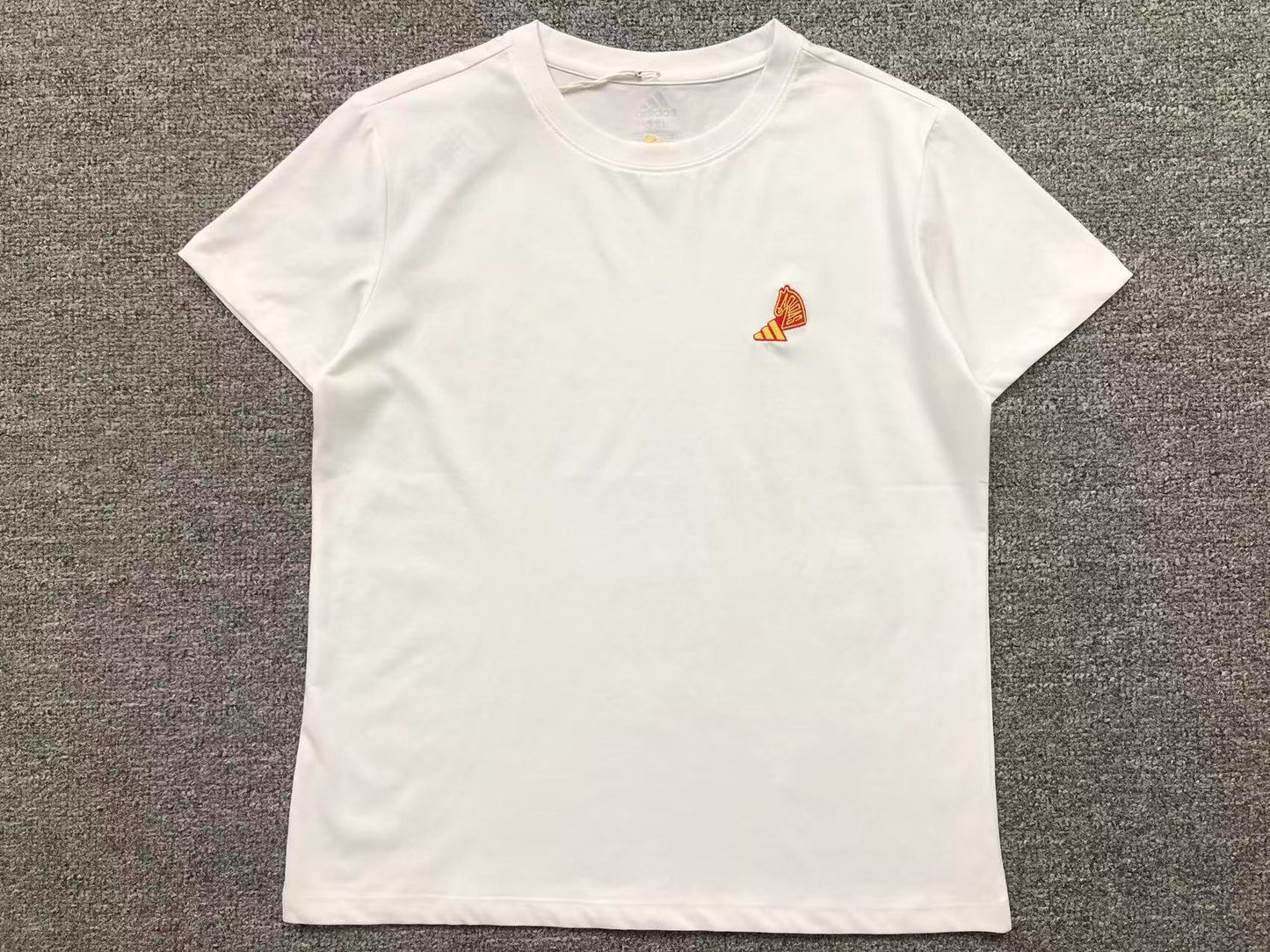 Camiseta Adidas Mini Icon Essentials Feminina