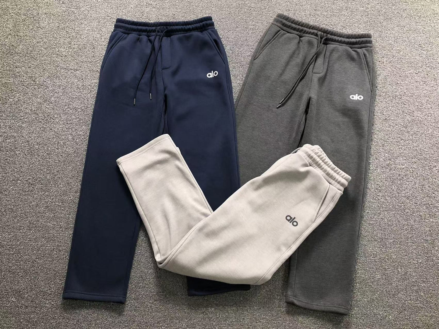 Calça elástica ALO moletom reta