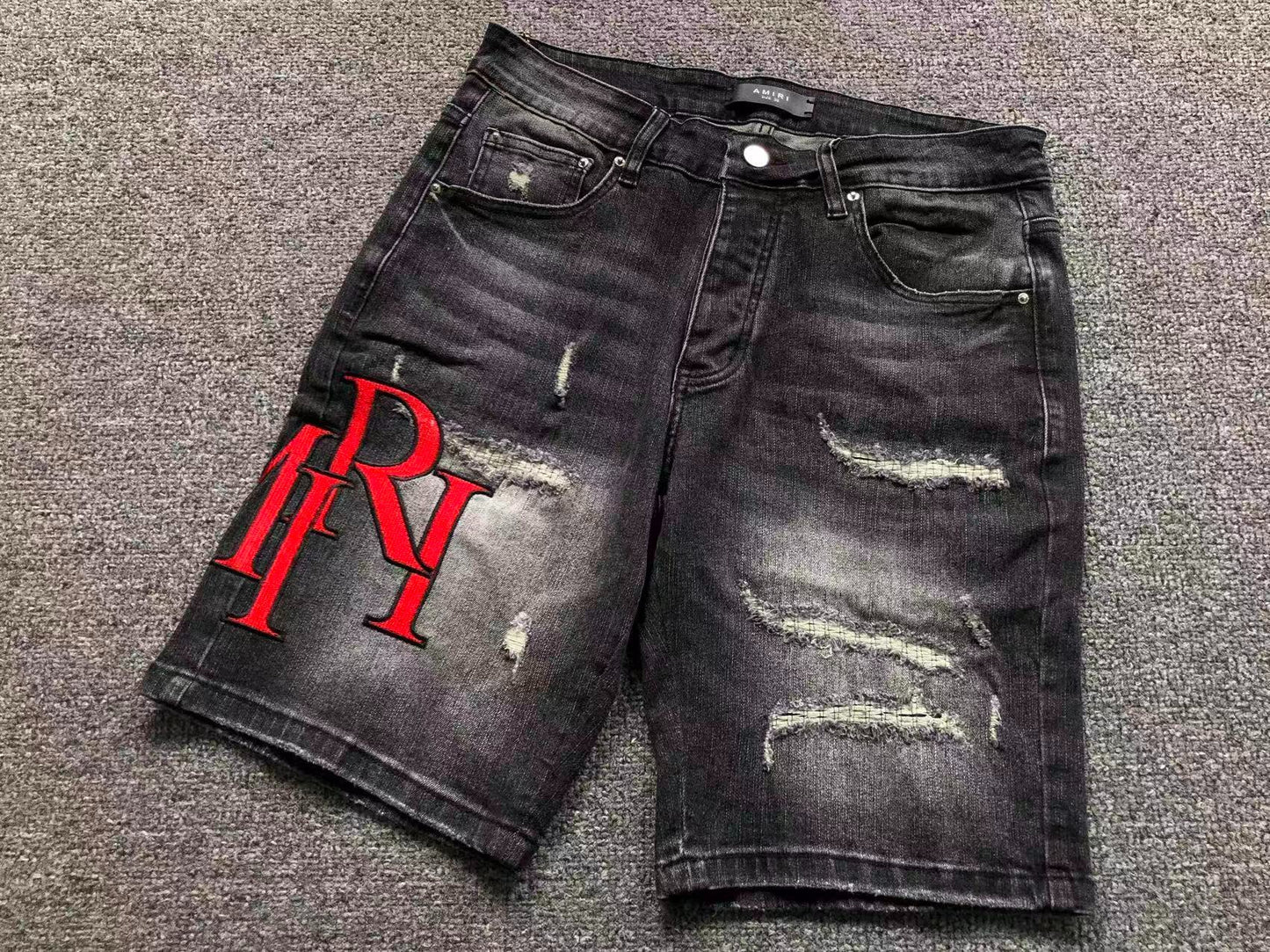 Bermuda Jeans AMIRI Black Distressed Red Logo
