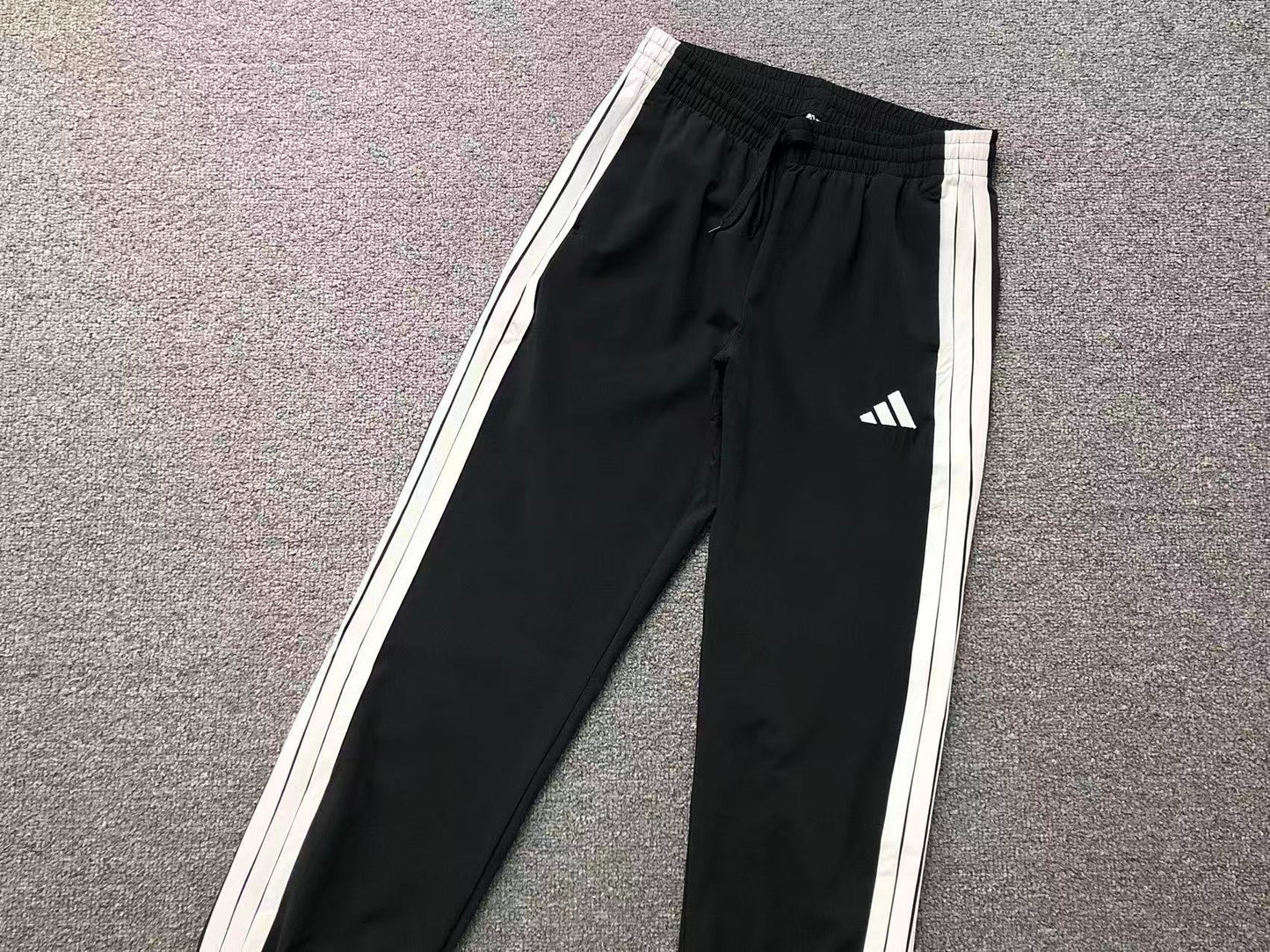 Calça Adidas Stripe Essential Jogger