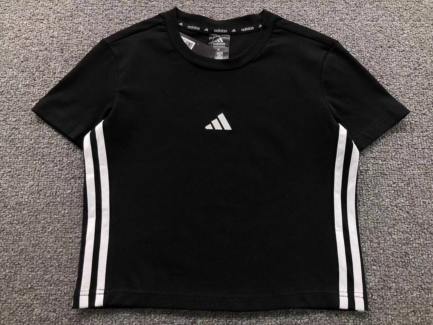 Camiseta Adidas Clean Stripe Tee Feminina
