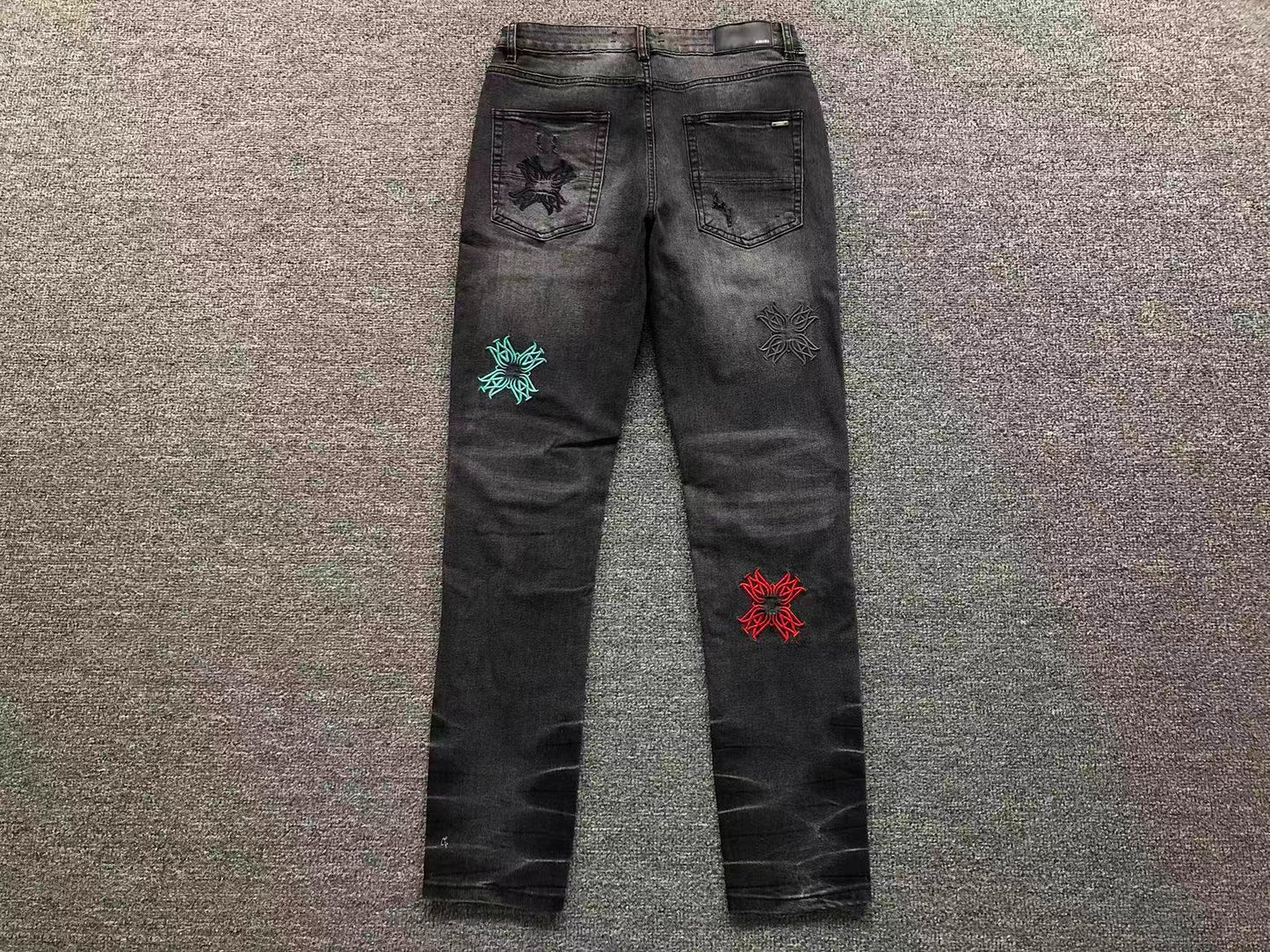 Calça AMIRI Multi Patch Black Destroyed Denim