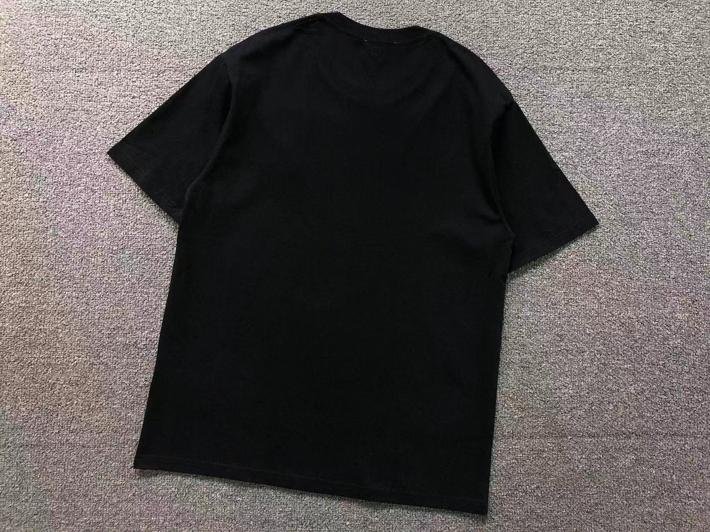 Camiseta AMI Paris Coração Dourado