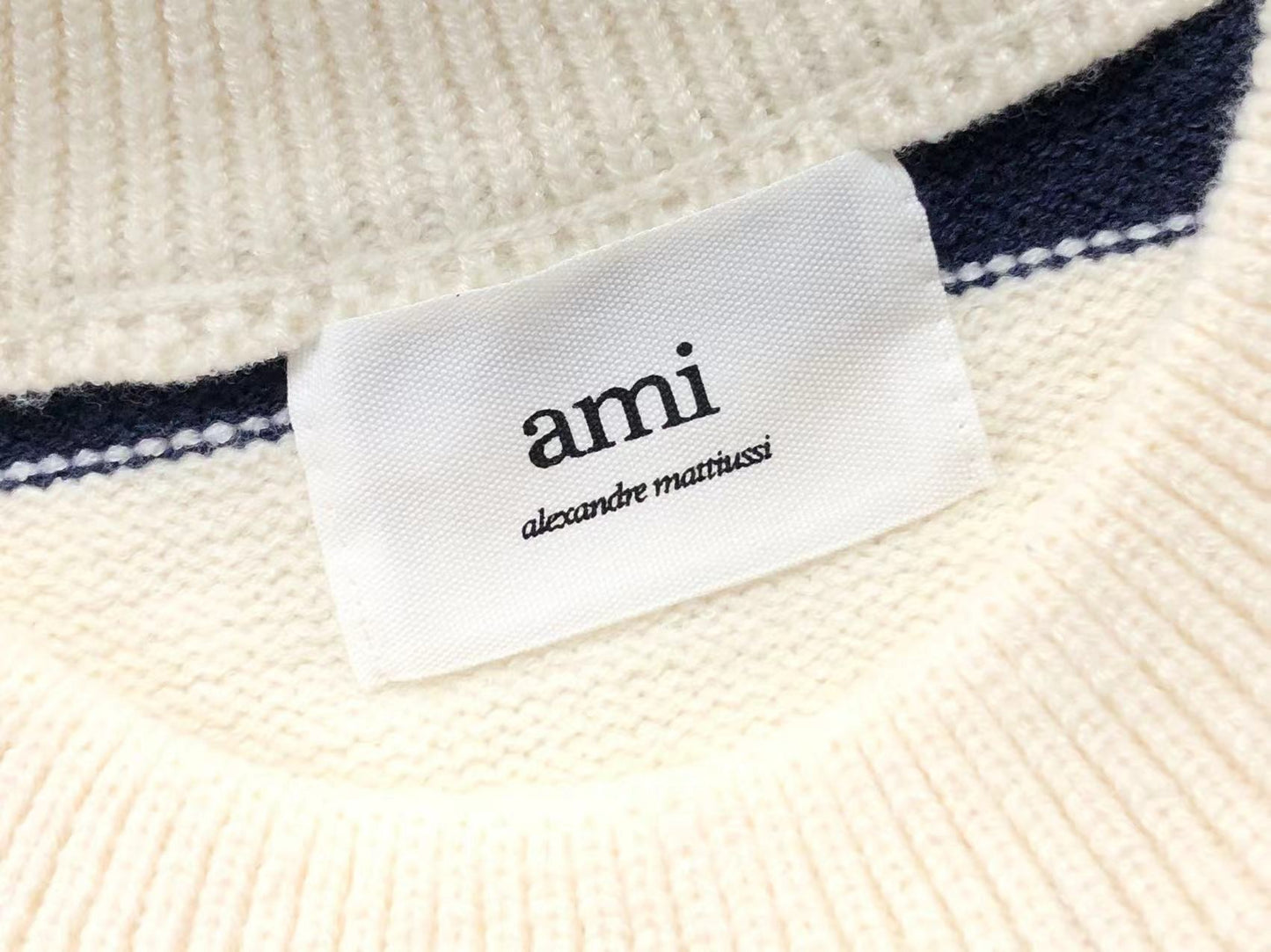 Suéter AMI Paris Listrado Heart Logo