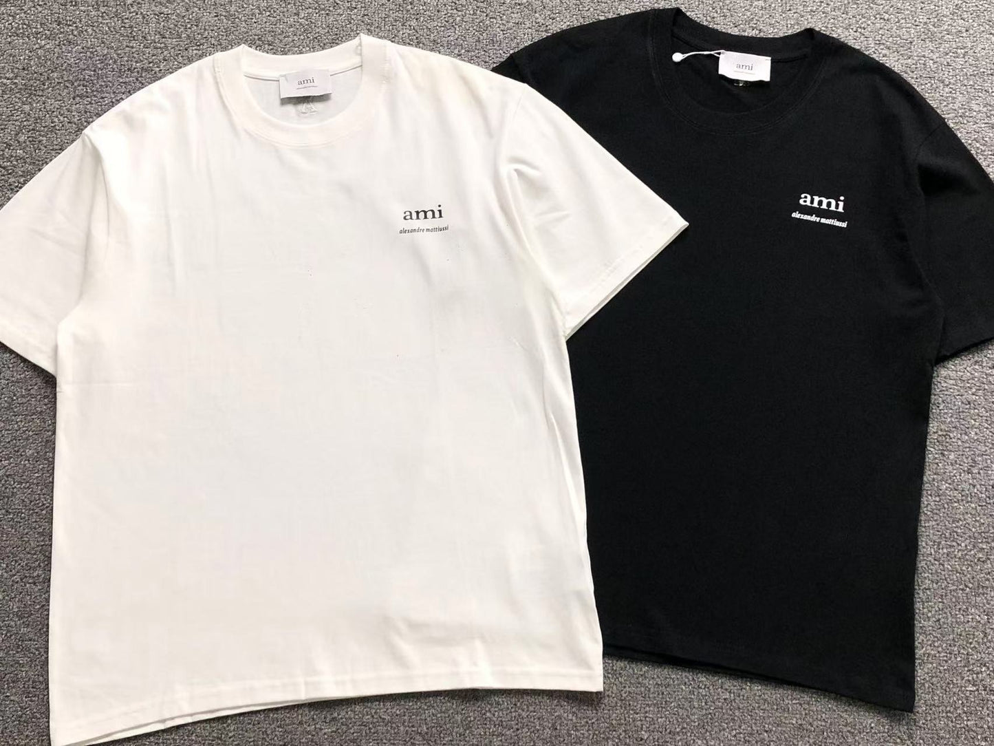 Camiseta AMI Paris Mini Signature Logo