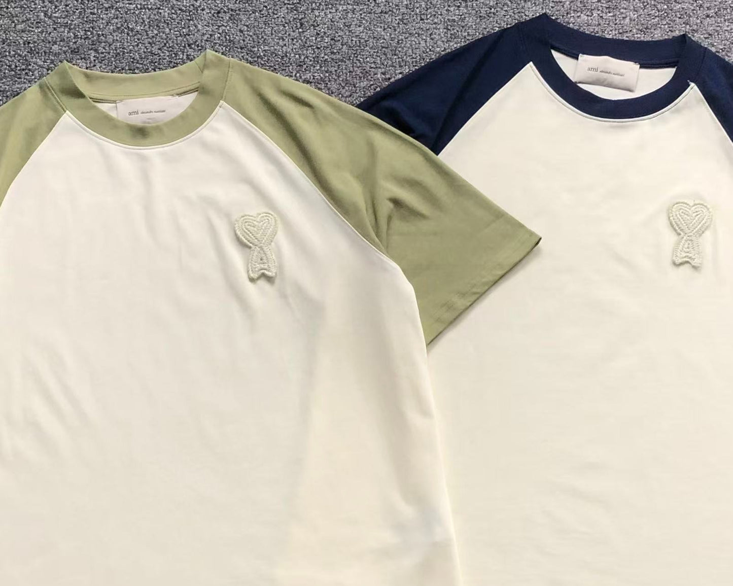 Camiseta AMI Paris Raglan Logo Coração