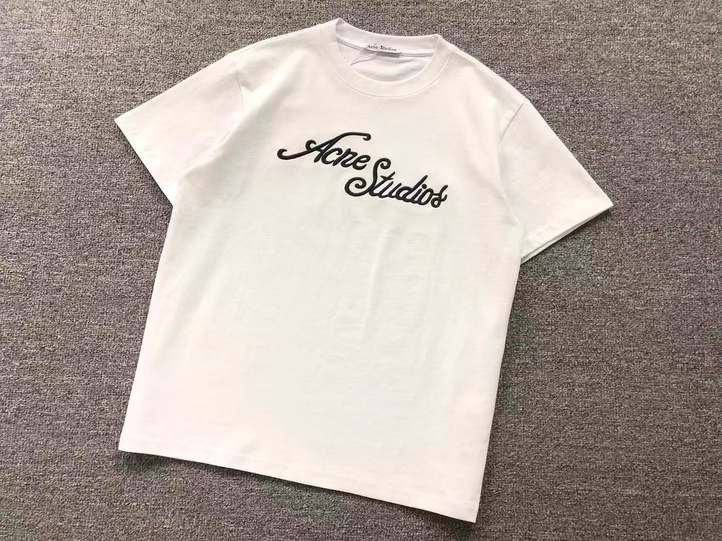 Camiseta Acne Studios Old English Logo Tee