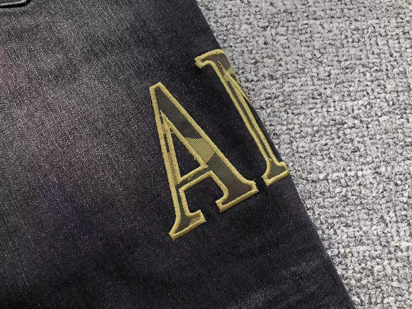 Calça AMIRI Gold Logo Black Denim