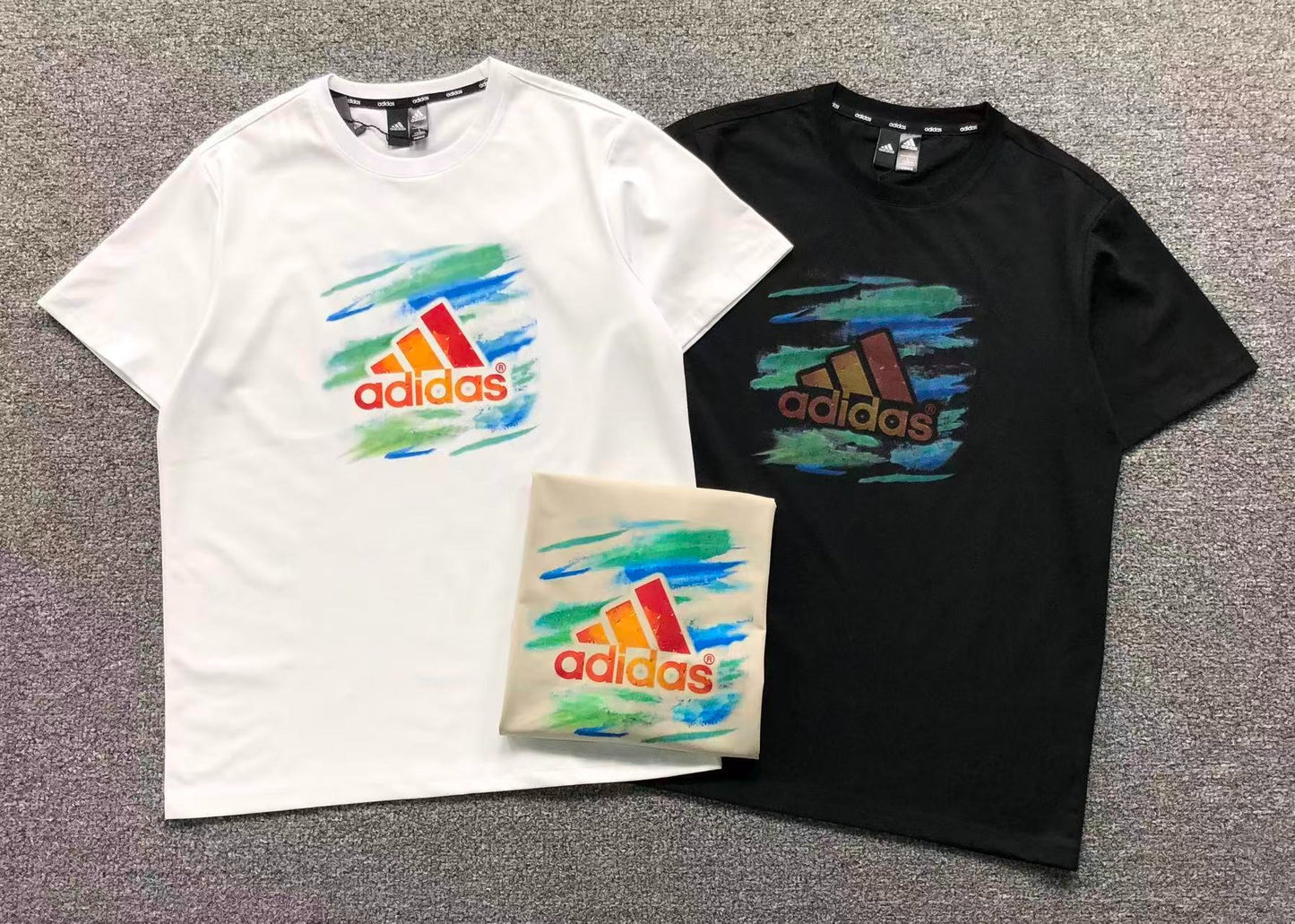 Camiseta Adidas Brush Stroke Color Logo