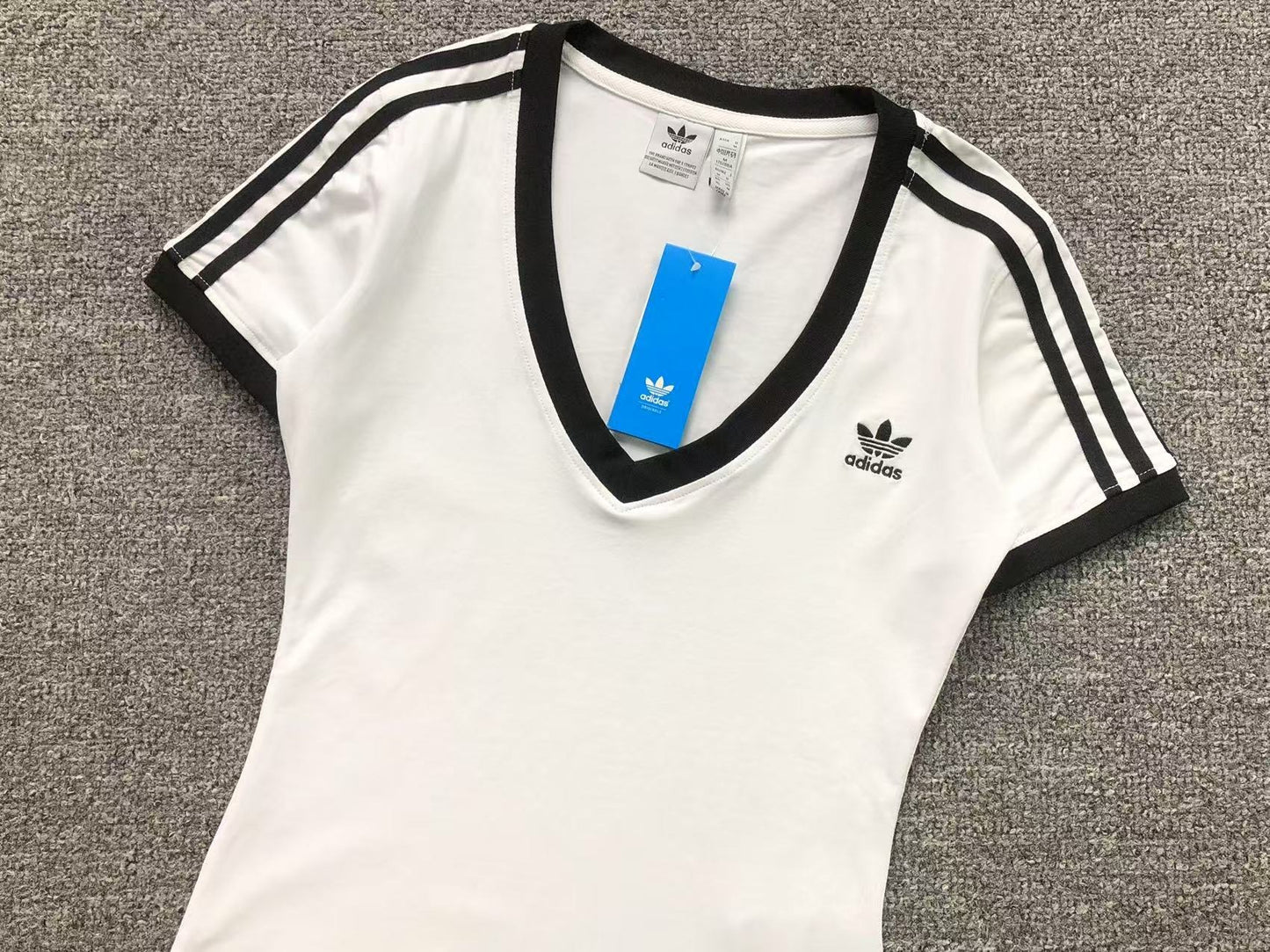 Camiseta adidas Sport V-Neck Fit Tee