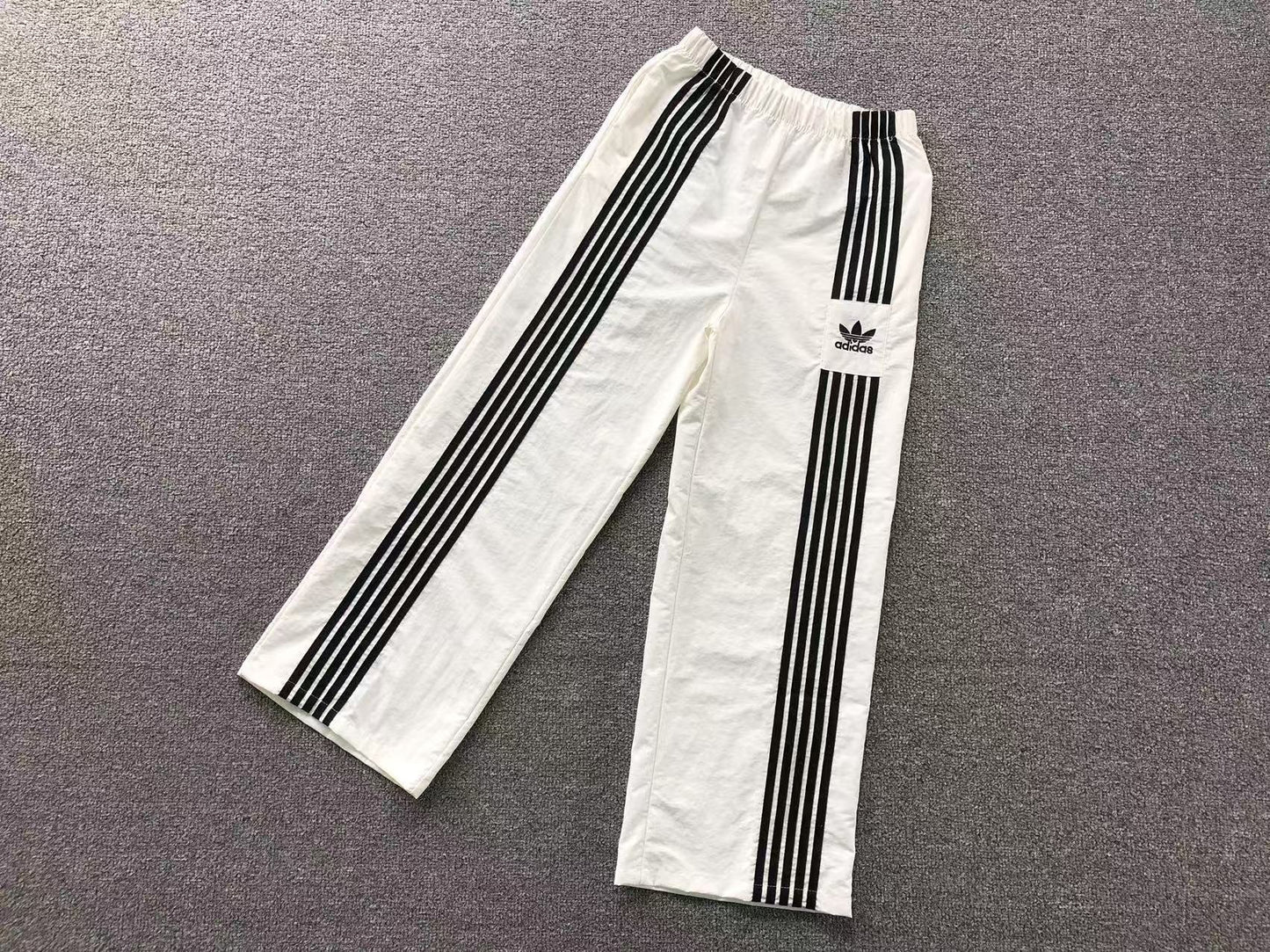 Calça Adidas Wide Track Stripes