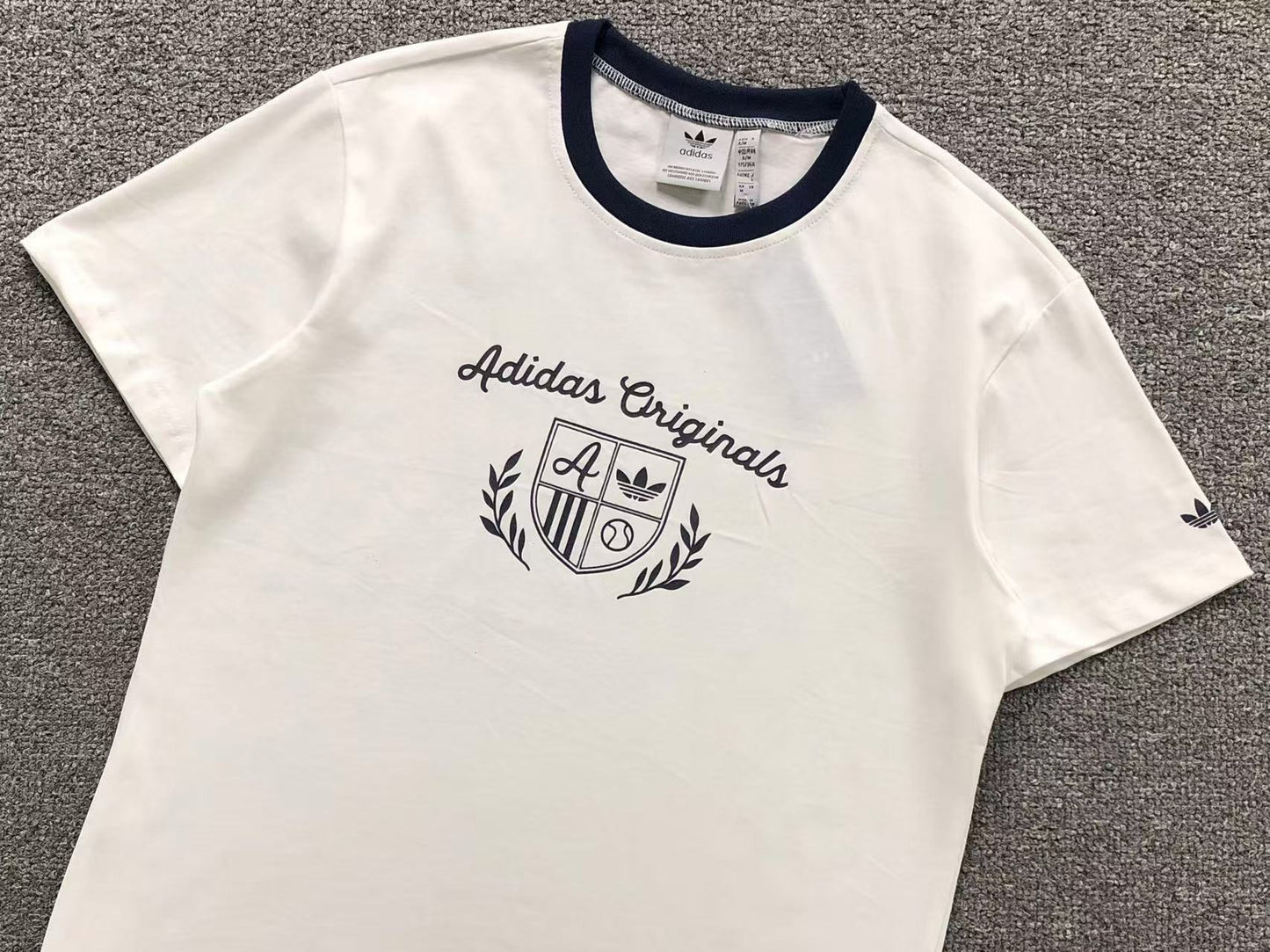 Camiseta adidas Originals Varsity Crest Tee