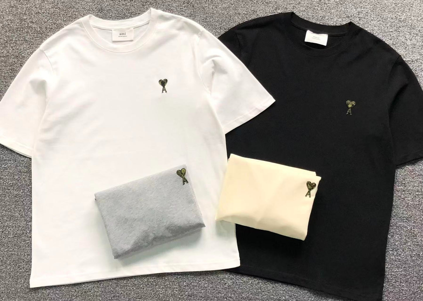Camiseta AMI Paris Mini Heart Logo Minimal