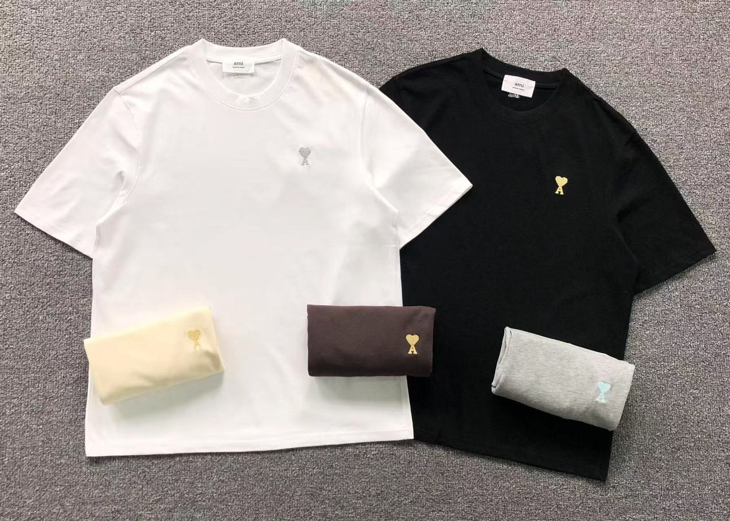 Camiseta AMI Paris Mini Heart Logo Contrast Tee