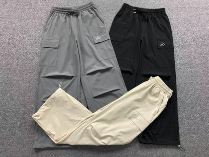 Calça elástica ALO moletom cargo