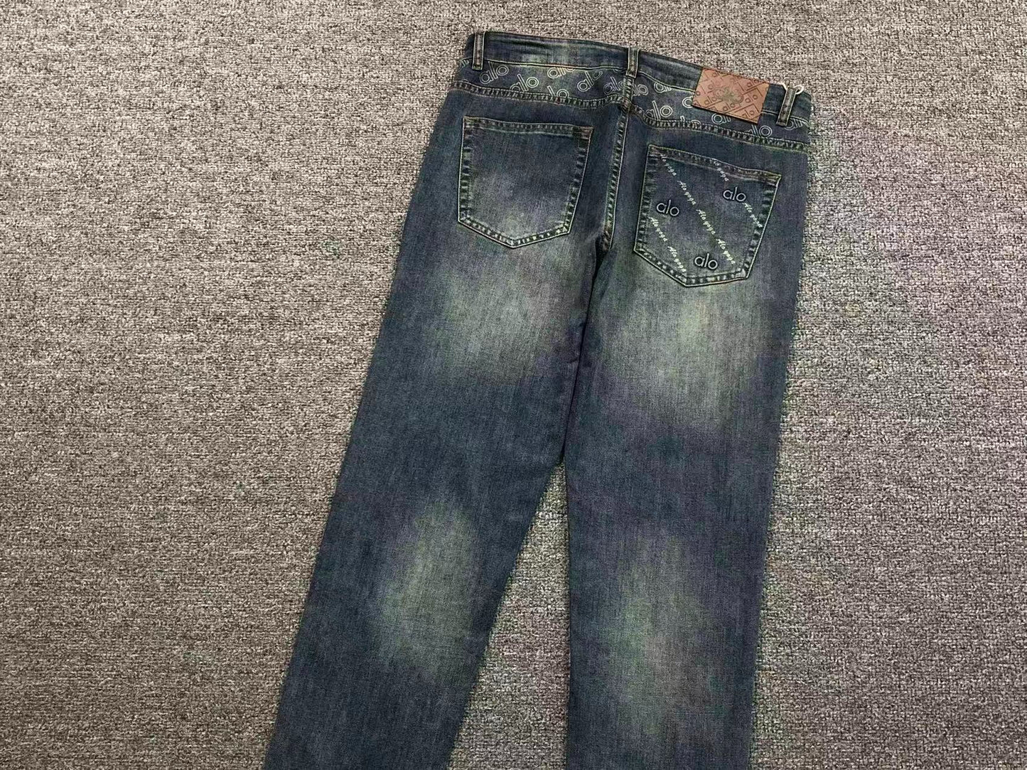 Calça ALO jeans reta azul estonado