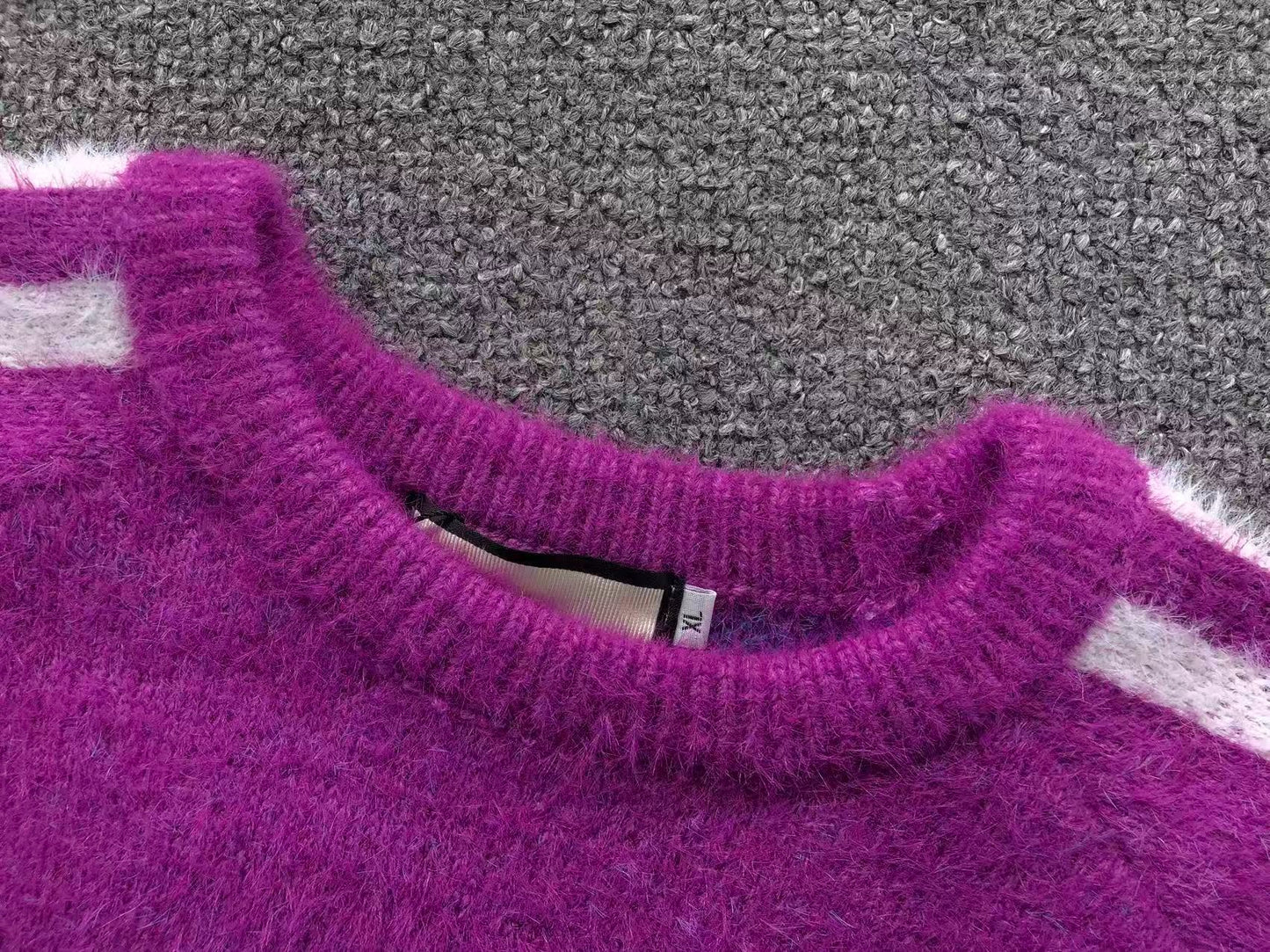 Suéter Adidas Vintage Fuzzy Sweater