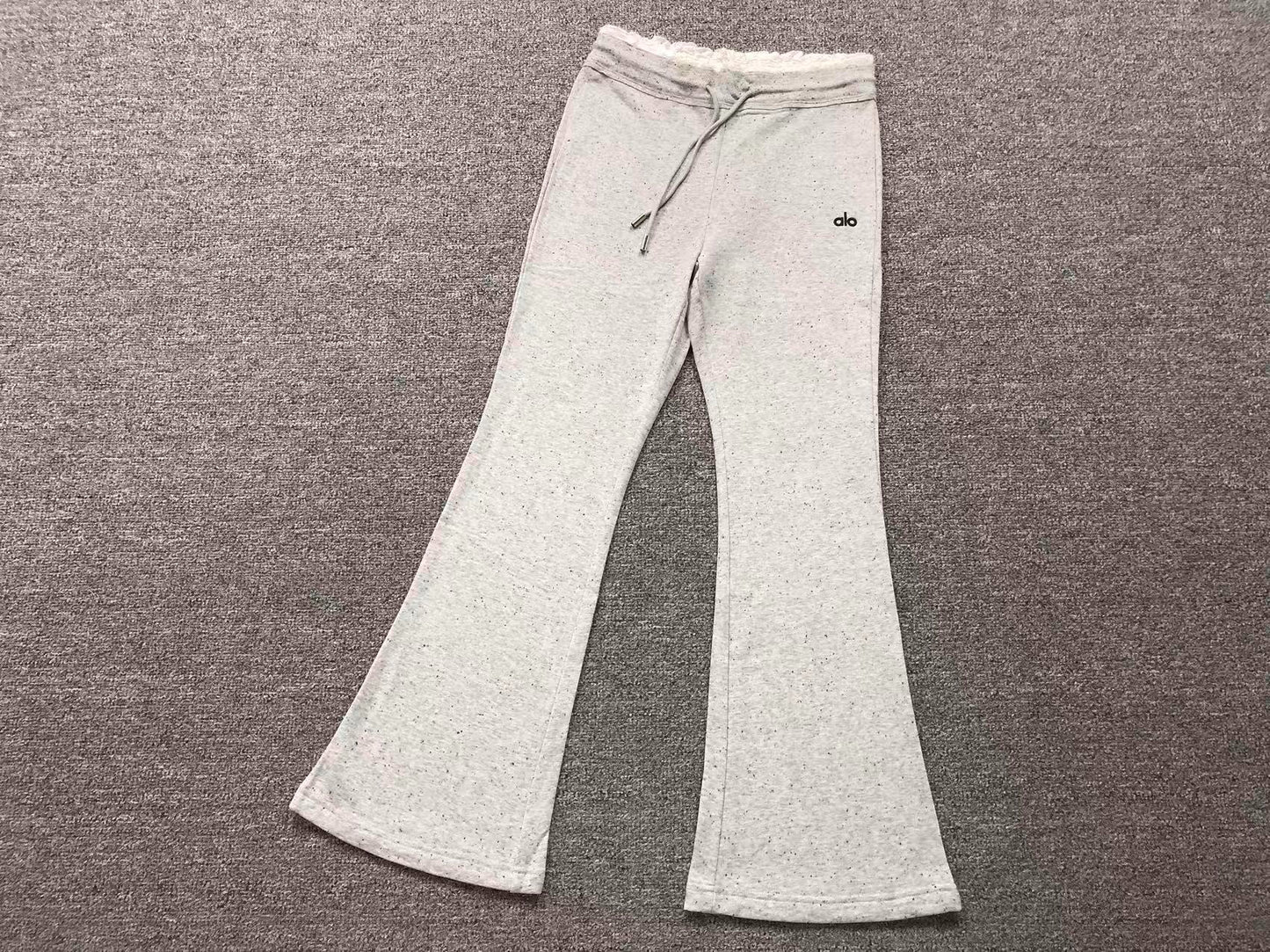 Calça elástica ALO moletom flare feminino