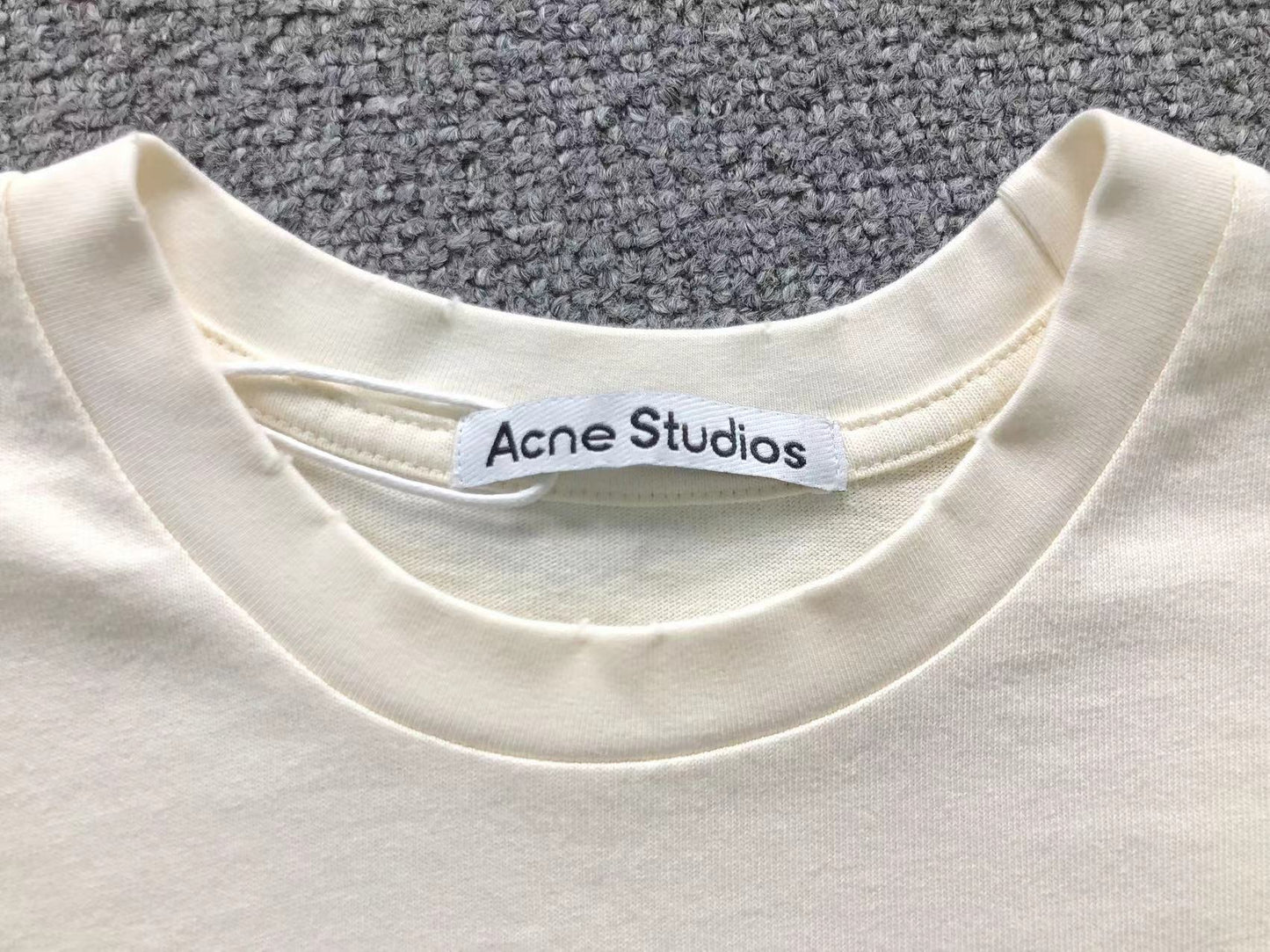 Camiseta Feminina Acne Studios Paris Edition Graphic