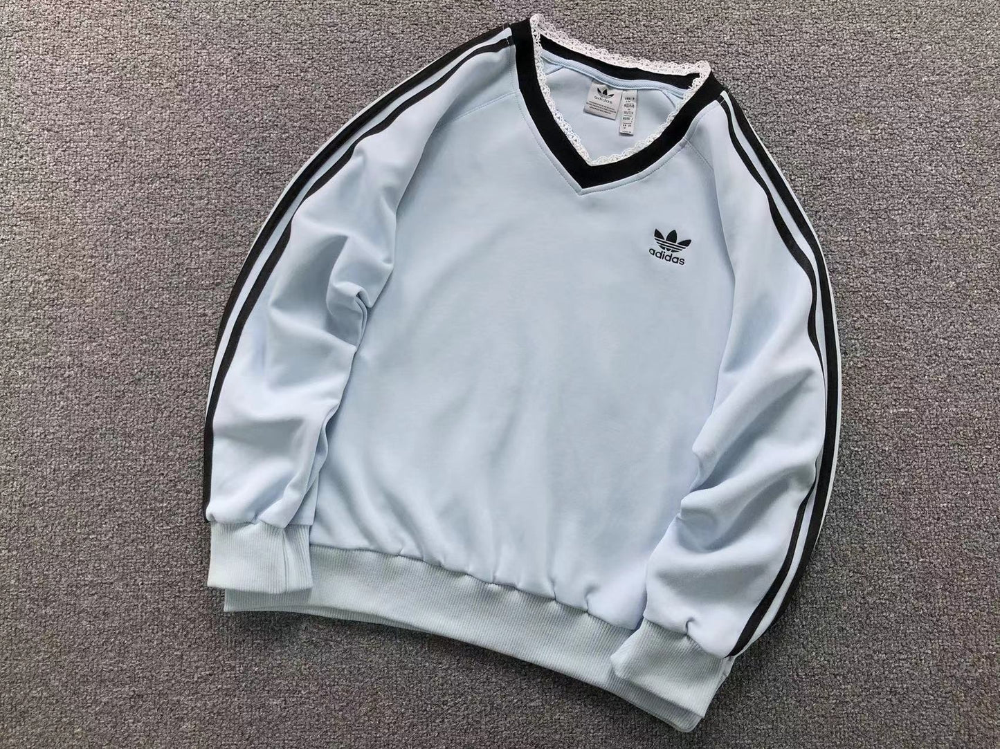 Moletom Adidas Lace V-Neck Crew