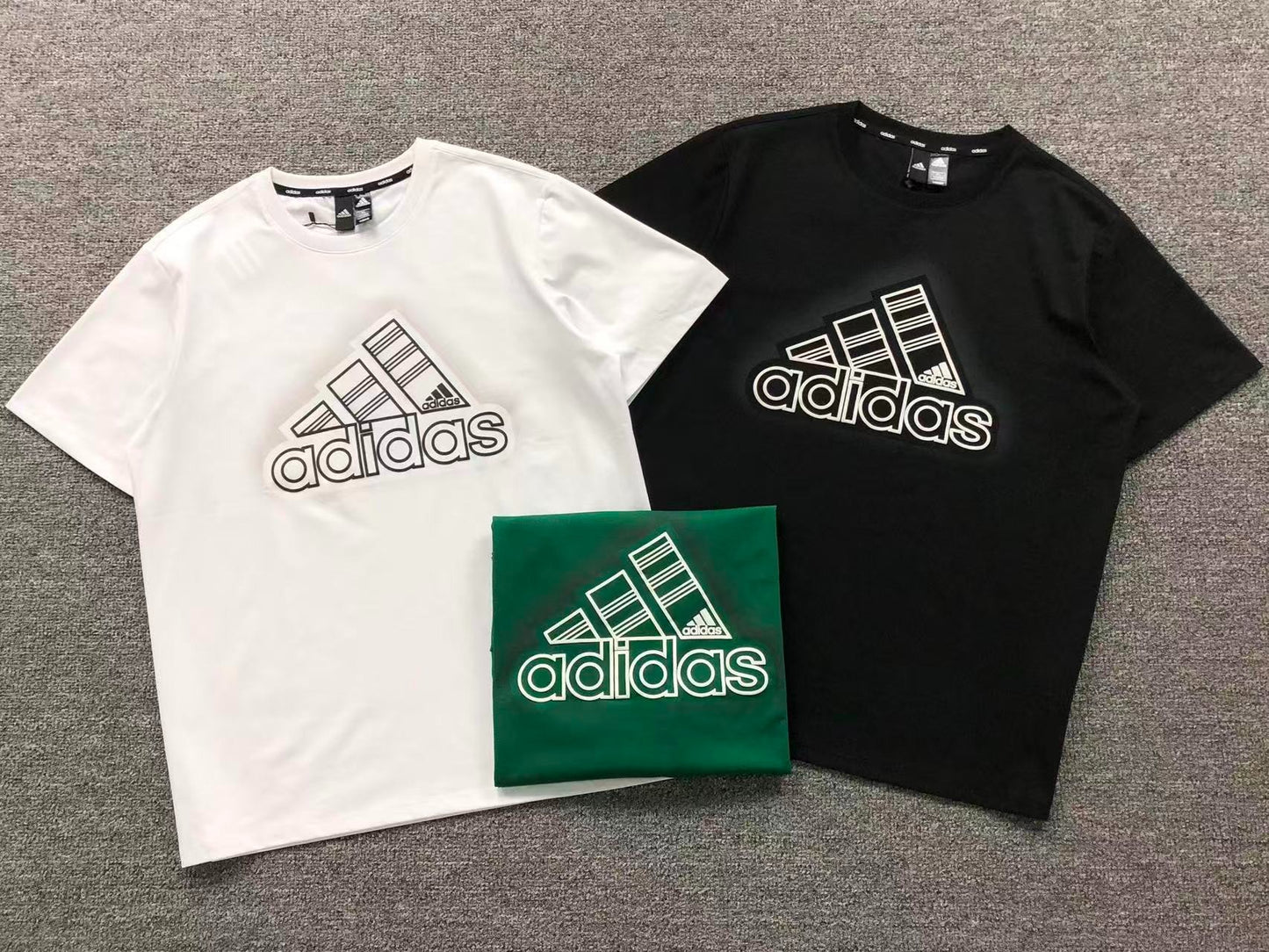 Camiseta Adidas Performance Oversized Logo