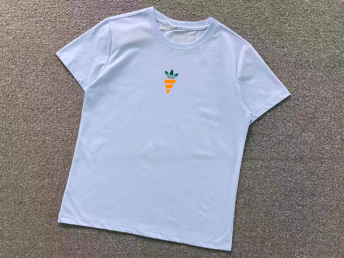 Camiseta Adidas Trefoil Carrot Feminina