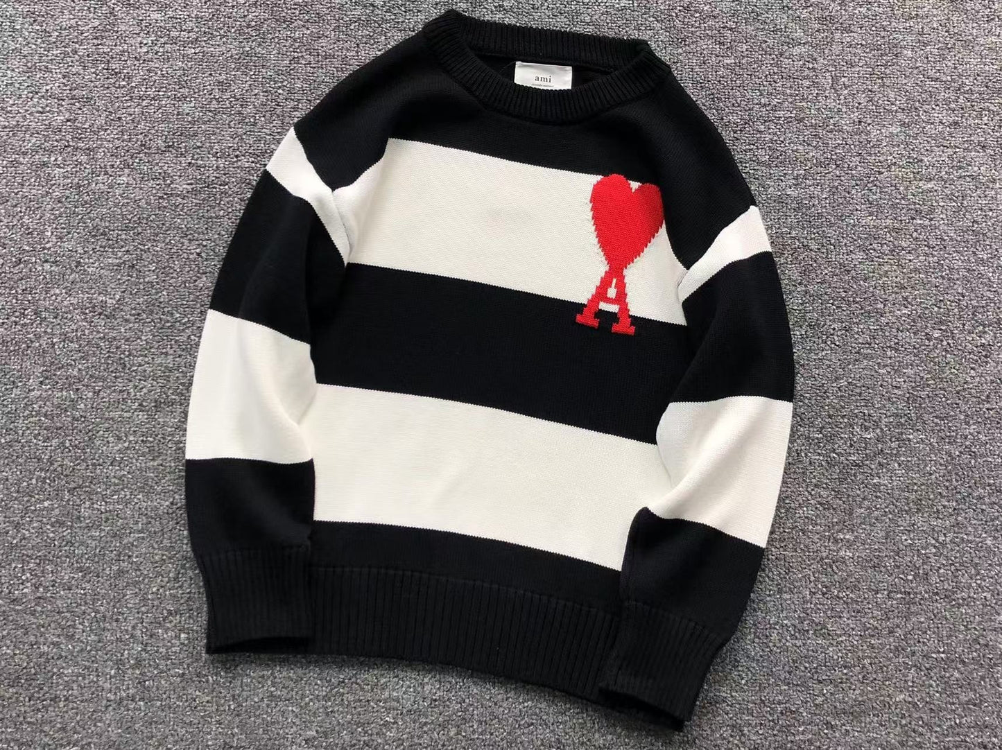 Suéter AMI Paris Stripe Bold Coração