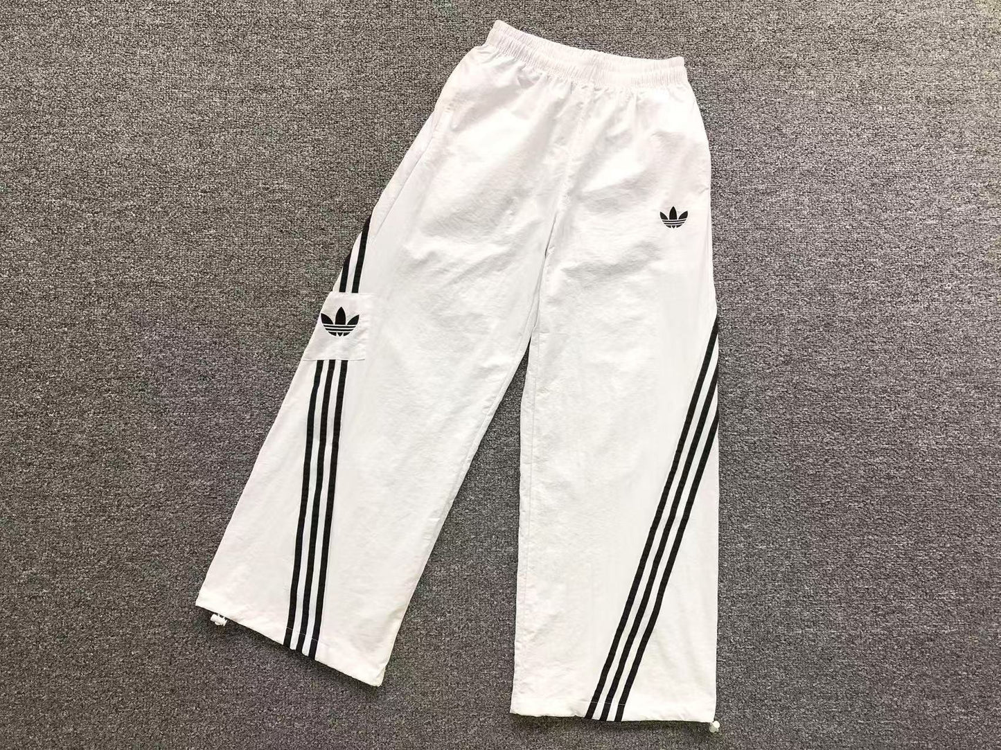 Calça Adidas Utility Track Cargo