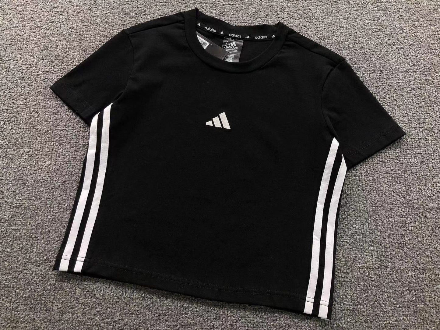 Camiseta Adidas Clean Stripe Tee Feminina