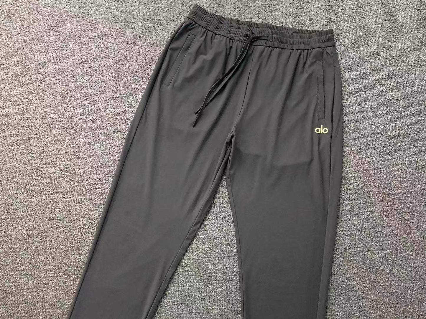 Calça elástica ALO moletom reta