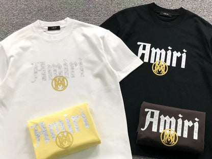 Camiseta AMIRI Gothic Logo Gold Emblem