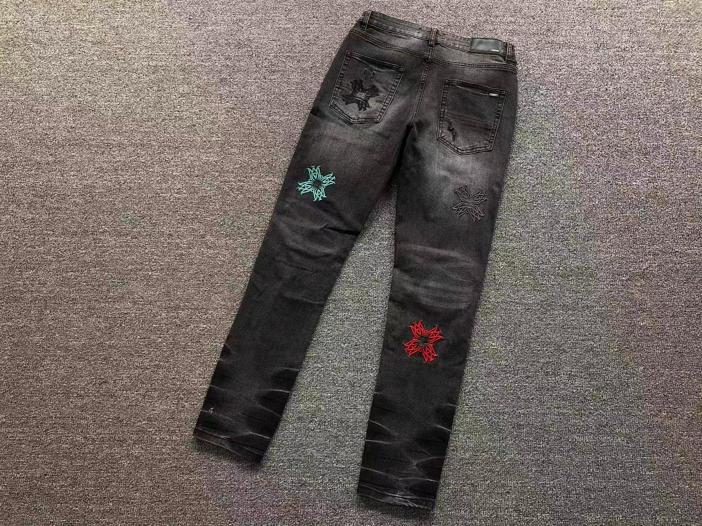Calça AMIRI Multi Patch Black Destroyed Denim