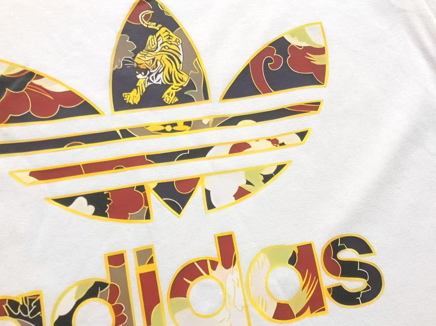 Camiseta adidas Luxe Trefoil
