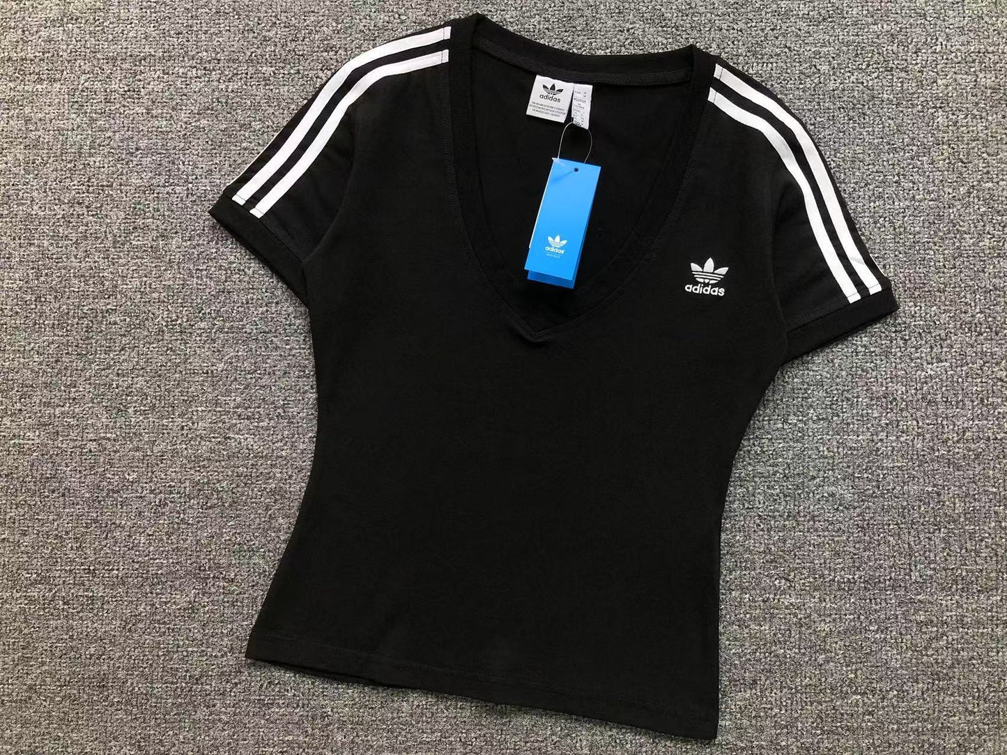 Camiseta adidas Sport V-Neck Fit Tee