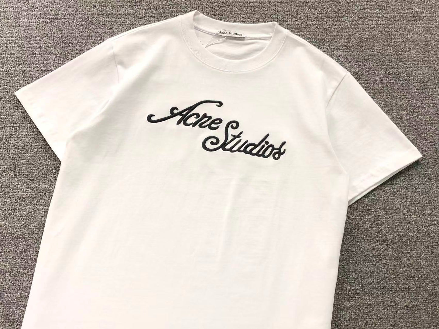 Camiseta Acne Studios Old English Logo Tee