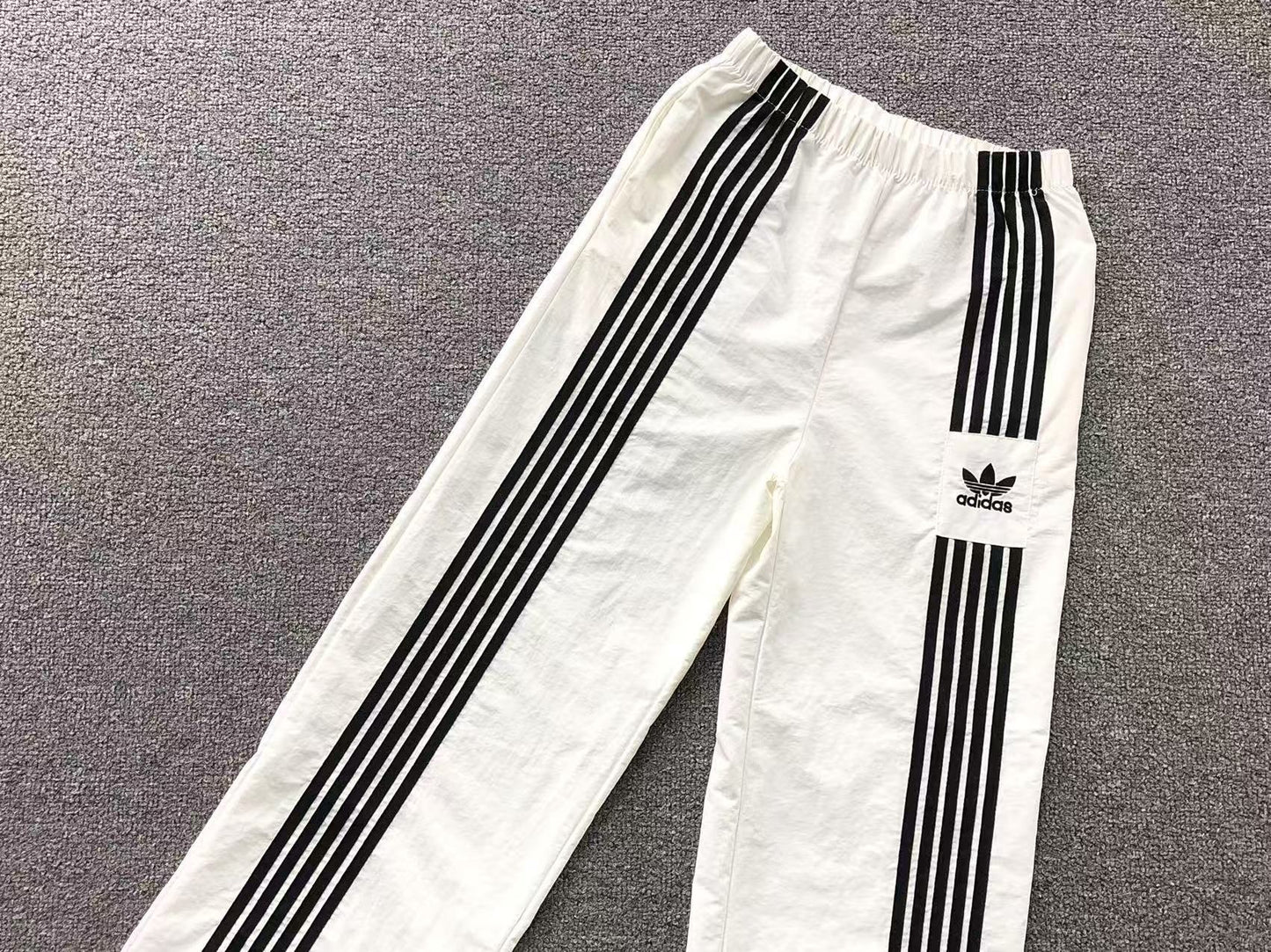 Calça Adidas Wide Track Stripes