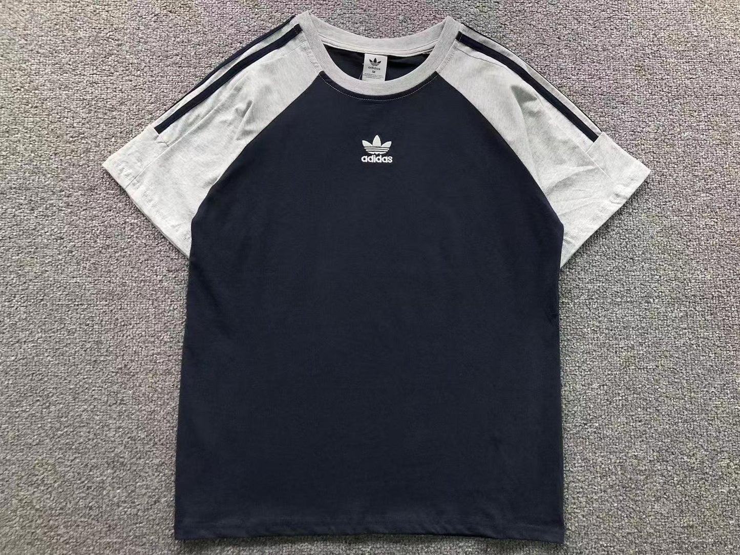 Camiseta Adidas Raglan Contrast Feminino